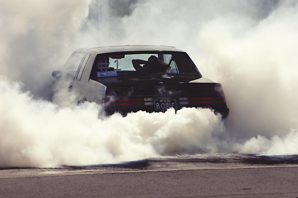 Spaliny samochodowe – jak bardzo zanieczyszczaj powietrze?